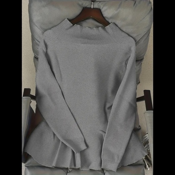 Stunning V-Neck Cardigan - Picture 7 of 7